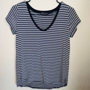 Black & White Striped V Neck Small